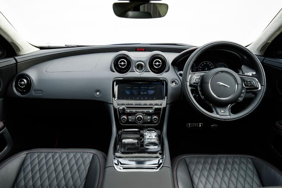 Торпедо Jaguar XJR575 (X351) 2017 года  (UK) (фото 29 из 36)